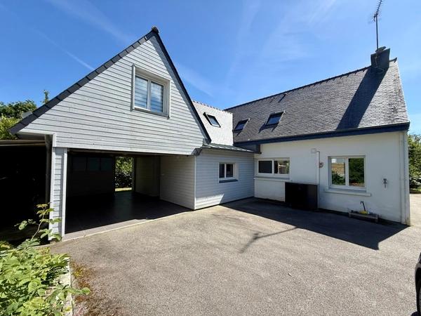 FOUESNANT (29) - Maison 4 chambres - 152 m² habitables - Sans vis à vis - Piscine - Garage - Carport