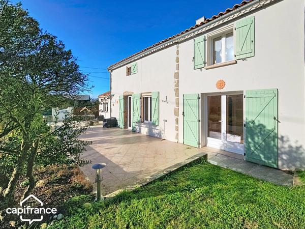 Maison familiale 131 m² – 4 chambres + bureau – vie de plain-pied – jardin 620 m² – La Chapelle-Gaudin (Argentonnay 79150)