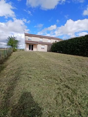 Maison mitoyenne T4 avec garage et jardin