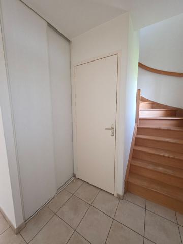 Maison mitoyenne T4 avec garage et jardin