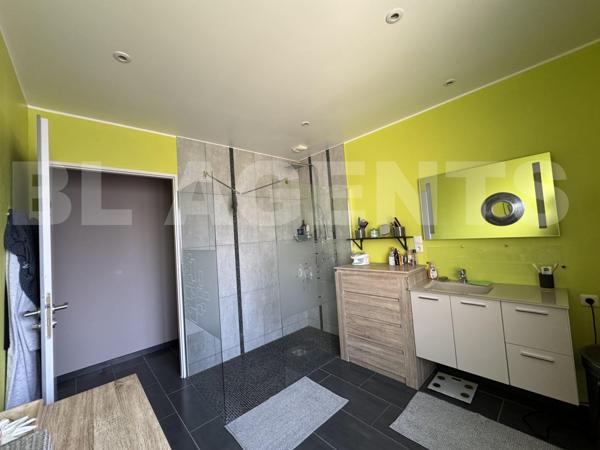 Plain pied Construction 2012 DPE B Terrain 528 m² domotique 