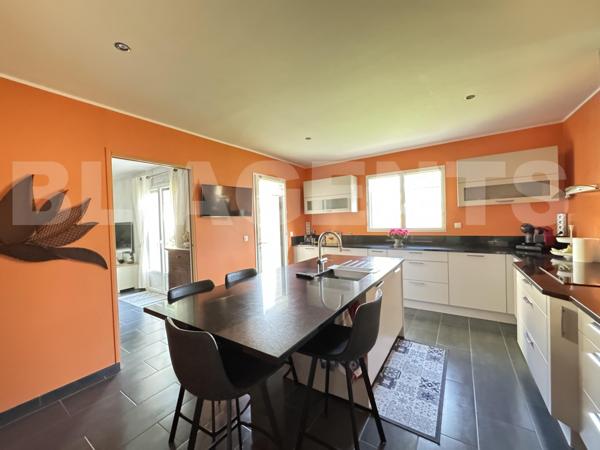 Plain pied Construction 2012 DPE B Terrain 528 m² domotique 