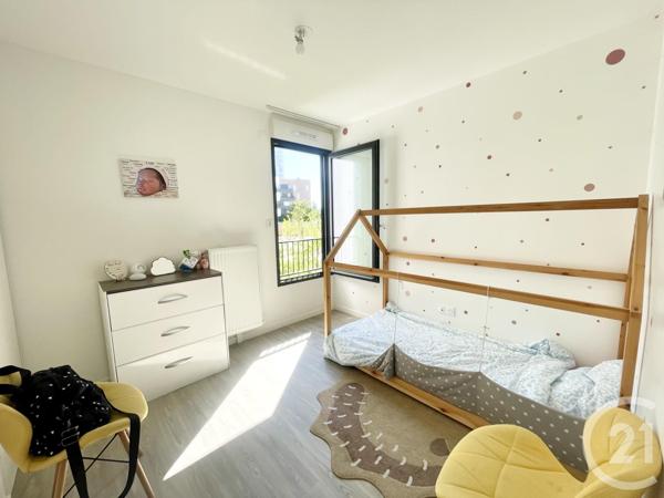 Appartement F4 à vendre  4 pièces - 85,01 m2 STAINS - 93