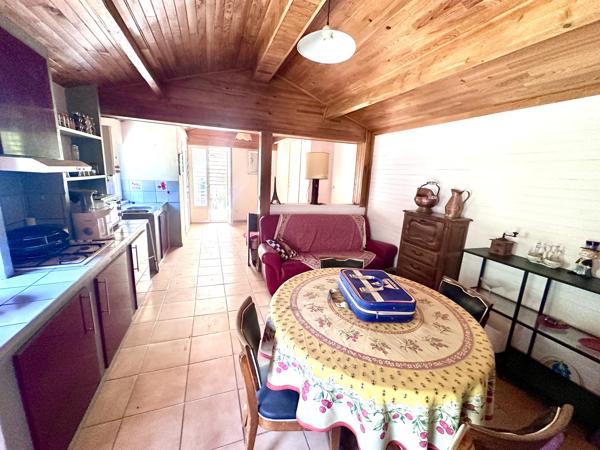 Maison familiale 152 m² sur terrain de 873 m² – Calme absolu – Marseille + dépendance