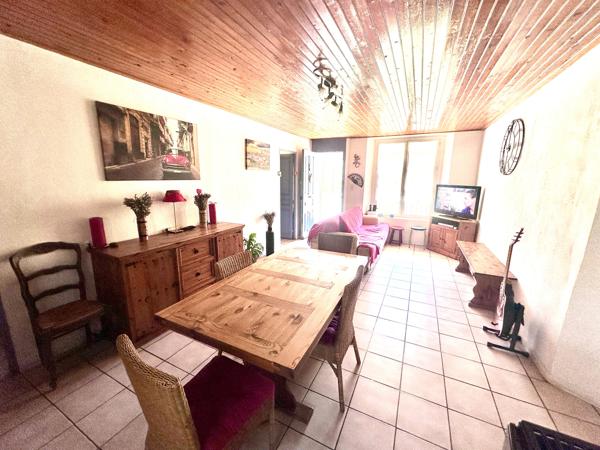 Maison familiale 152 m² sur terrain de 873 m² – Calme absolu – Marseille + dépendance