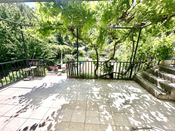 Maison familiale 152 m² sur terrain de 873 m² – Calme absolu – Marseille + dépendance