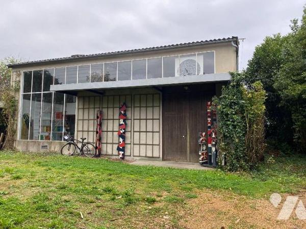 COMMUNE de THIVARS, proche accès de l'Autoroute , (1heure de PARIS).

Ancien Atelier d'Artist...