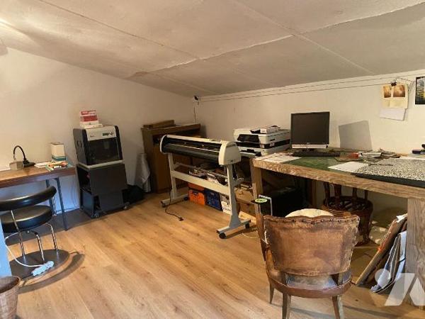 COMMUNE de THIVARS, proche accès de l'Autoroute , (1heure de PARIS).

Ancien Atelier d'Artist...