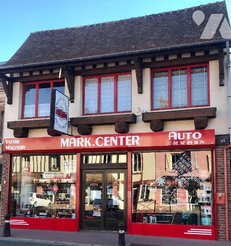 Immeuble à usage commercial édifié sur sous-sol, et composé:
d'un rez-de-chaussée divisé en de...