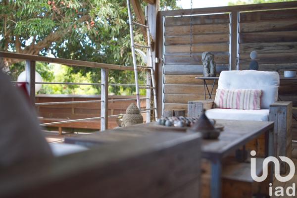 Maison 8 pièces de 223 m² à Les Avirons (97425)