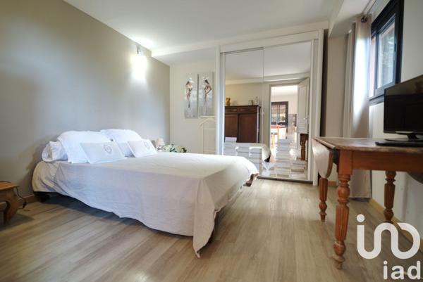 Maison 8 pièces de 223 m² à Les Avirons (97425)