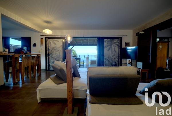 Maison 8 pièces de 223 m² à Les Avirons (97425)