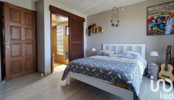 Maison 8 pièces de 223 m² à Les Avirons (97425)