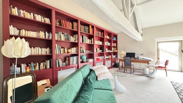 A VENDRE MAISON ANCIENNE DE PLUS DE 350m² avec maison d'amis, dépendances, piscine et plus d'1hectare de terrain.