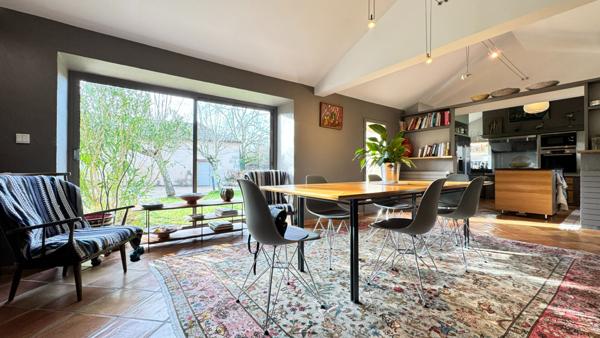 A VENDRE MAISON ANCIENNE DE PLUS DE 350m² avec maison d'amis, dépendances, piscine et plus d'1hectare de terrain.