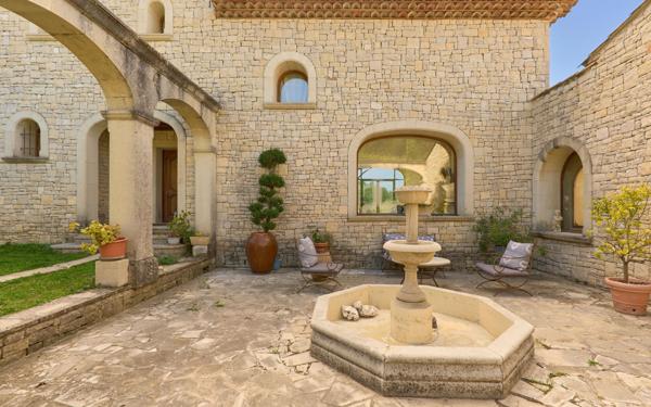 Maison à vendre    6 pièces •  Saint-Michel-l'Observatoire