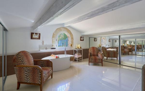 Maison à vendre    6 pièces •  Saint-Michel-l'Observatoire