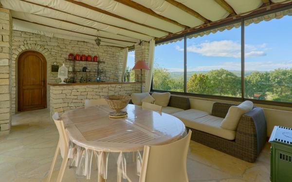 Maison à vendre    6 pièces •  Saint-Michel-l'Observatoire