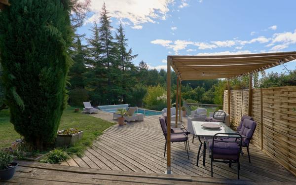 Maison à vendre    6 pièces •  Saint-Michel-l'Observatoire