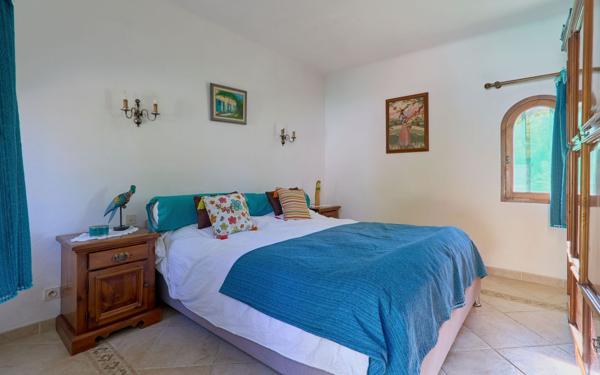 Maison à vendre    6 pièces •  Saint-Michel-l'Observatoire