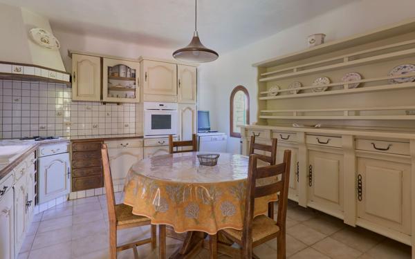 Maison à vendre    6 pièces •  Saint-Michel-l'Observatoire