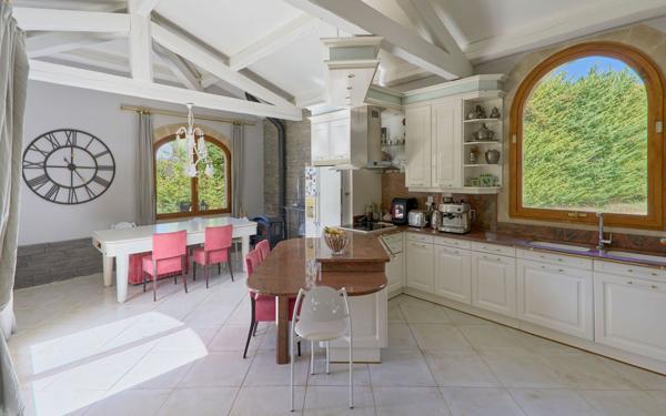 Maison à vendre    6 pièces •  Saint-Michel-l'Observatoire