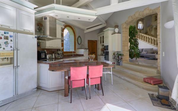 Maison à vendre    6 pièces •  Saint-Michel-l'Observatoire