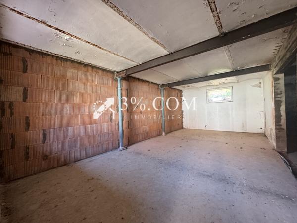 Maison
                                                                                                                                                                                                                                                                                                                        8 pièce(s)                                                                                                                                                                                                          6 chambre(s)                                                                                                                                                                                                          390  m²