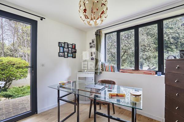 Maison Rognes 6 pièces 207 m2 sur parc arboré avce piscine et T2 totalement indépendant