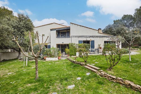 Maison Rognes 6 pièces 207 m2 sur parc arboré avce piscine et T2 totalement indépendant
