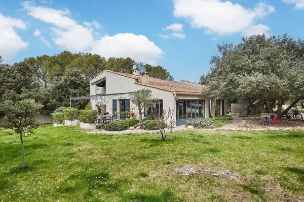 Maison Rognes 6 pièces 207 m2 sur parc arboré avce piscine et T2 totalement indépendant