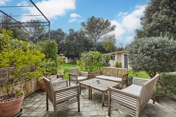 Maison Rognes 6 pièces 207 m2 sur parc arboré avce piscine et T2 totalement indépendant