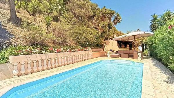 A VENDRE LA GAUDE - MAISON INDIVIDUELLE 202 m² - TERRAIN 4000M2 - PISCINE - VUE DÉGAGÉE - STATIONNEMENTS