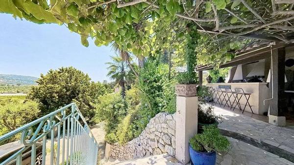 A VENDRE LA GAUDE - MAISON INDIVIDUELLE 202 m² - TERRAIN 4000M2 - PISCINE - VUE DÉGAGÉE - STATIONNEMENTS