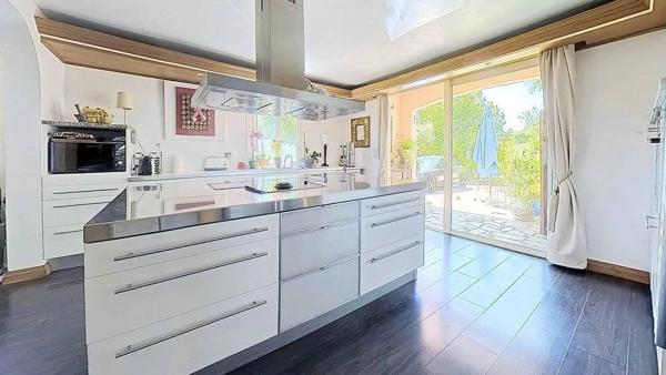 A VENDRE LA GAUDE - MAISON INDIVIDUELLE 202 m² - TERRAIN 4000M2 - PISCINE - VUE DÉGAGÉE - STATIONNEMENTS