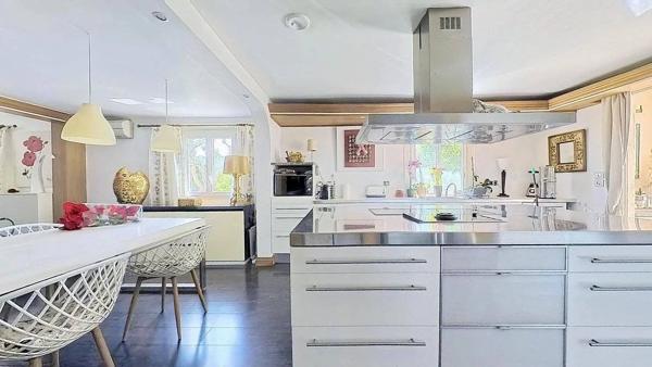 A VENDRE LA GAUDE - MAISON INDIVIDUELLE 202 m² - TERRAIN 4000M2 - PISCINE - VUE DÉGAGÉE - STATIONNEMENTS