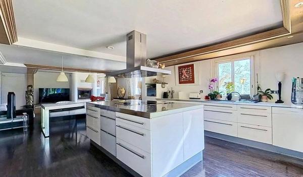 A VENDRE LA GAUDE - MAISON INDIVIDUELLE 202 m² - TERRAIN 4000M2 - PISCINE - VUE DÉGAGÉE - STATIONNEMENTS