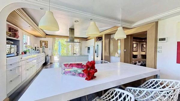 A VENDRE LA GAUDE - MAISON INDIVIDUELLE 202 m² - TERRAIN 4000M2 - PISCINE - VUE DÉGAGÉE - STATIONNEMENTS