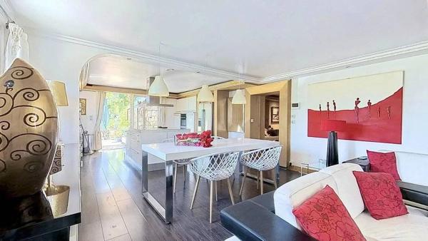 A VENDRE LA GAUDE - MAISON INDIVIDUELLE 202 m² - TERRAIN 4000M2 - PISCINE - VUE DÉGAGÉE - STATIONNEMENTS