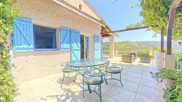 A VENDRE LA GAUDE - MAISON INDIVIDUELLE 202 m² - TERRAIN 4000M2 - PISCINE - VUE DÉGAGÉE - STATIONNEMENTS