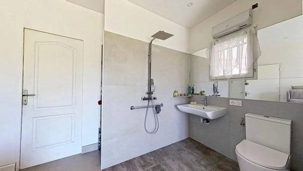 A VENDRE LA GAUDE - MAISON INDIVIDUELLE 202 m² - TERRAIN 4000M2 - PISCINE - VUE DÉGAGÉE - STATIONNEMENTS