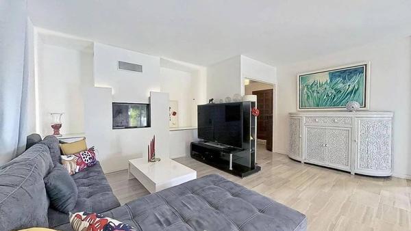 A VENDRE LA GAUDE - MAISON INDIVIDUELLE 202 m² - TERRAIN 4000M2 - PISCINE - VUE DÉGAGÉE - STATIONNEMENTS