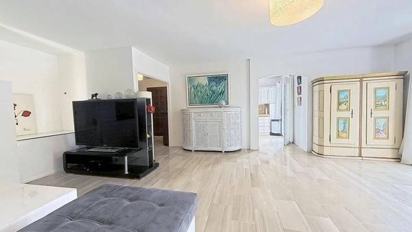 A VENDRE LA GAUDE - MAISON INDIVIDUELLE 202 m² - TERRAIN 4000M2 - PISCINE - VUE DÉGAGÉE - STATIONNEMENTS