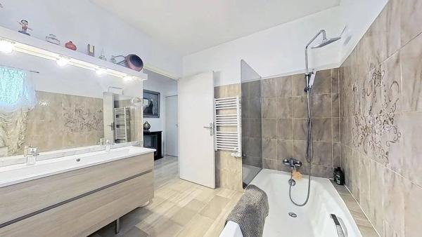 A VENDRE LA GAUDE - MAISON INDIVIDUELLE 202 m² - TERRAIN 4000M2 - PISCINE - VUE DÉGAGÉE - STATIONNEMENTS