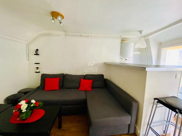 "Versailles Saint-Louis" Studio meublé de 15 m² ! Loyer 650 €/mois charges comprises **  - Référence  22483