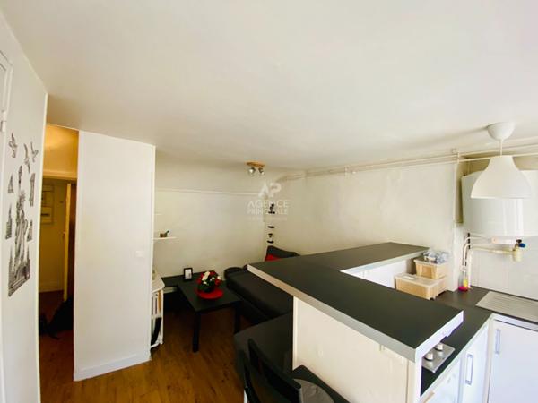"Versailles Saint-Louis" Studio meublé de 15 m² ! Loyer 650 €/mois charges comprises **  - Référence  22483