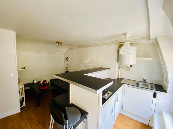 "Versailles Saint-Louis" Studio meublé de 15 m² ! Loyer 650 €/mois charges comprises **  - Référence  22483