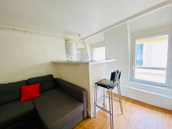 "Versailles Saint-Louis" Studio meublé de 15 m² ! Loyer 650 €/mois charges comprises **  - Référence  22483