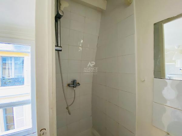 "Versailles Saint-Louis" Studio meublé de 15 m² ! Loyer 650 €/mois charges comprises **  - Référence  22483