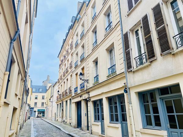 "Versailles Saint-Louis" Studio meublé de 15 m² ! Loyer 650 €/mois charges comprises **  - Référence  22483